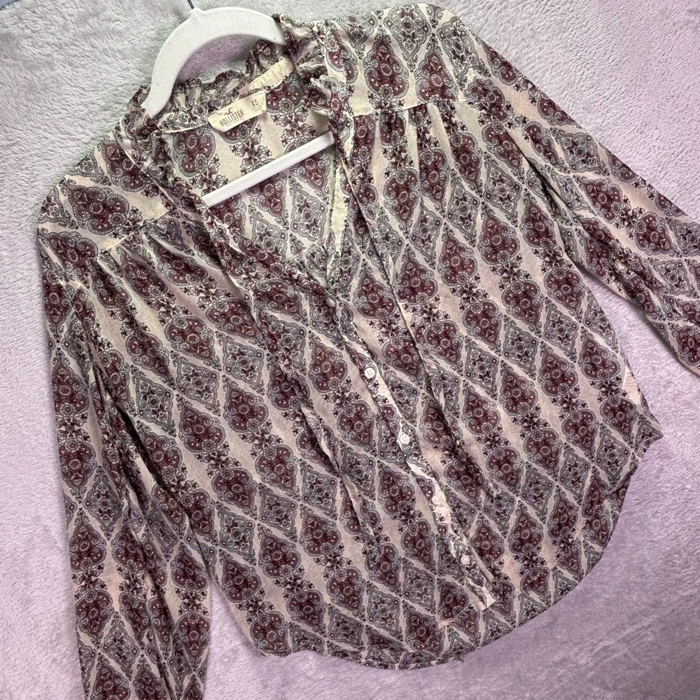 Hollister Womens Blouse Sz XS Cream‎ Burgundy Paisley Ruffle Neck Tie Front Boho